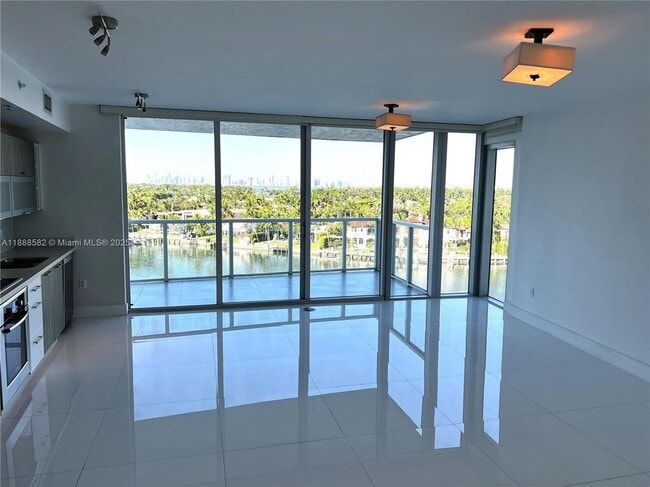 6700 Indian Creek Dr in Miami Beach, FL - Building Photo - Building Photo
