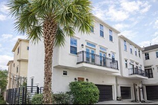 5711 Kiam St in Houston, TX - Building Photo