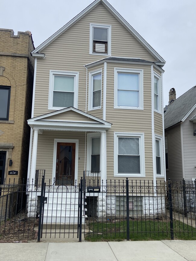 3927 N Whipple St, Unit 2