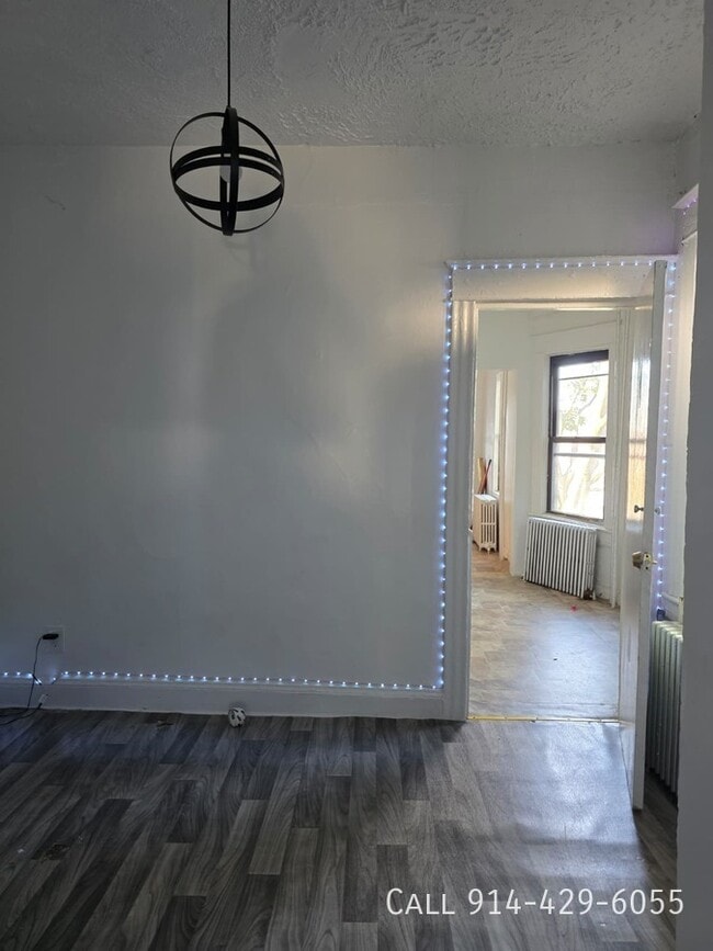 33 Van Cortlandt Park Ave in Yonkers, NY - Building Photo - Building Photo