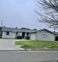 1271 Spruce Ave in Atwater, CA - Building Photo