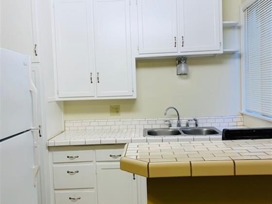 128 N Maple Street in Burbank, CA - Foto de edificio - Interior Photo