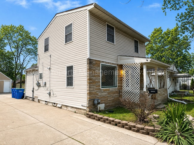 23511 Wellington Ave in Warren, MI - Building Photo - Building Photo