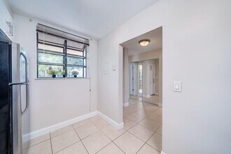 1238 S Military Trail in Deerfield Beach, FL - Building Photo - Building Photo