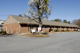 The Oasis Apartments in Cartersville, GA - Building Photo - Building Photo