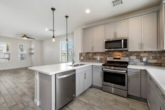 3030 N 38th St, Unit 120 in Phoenix, AZ - Building Photo - Building Photo