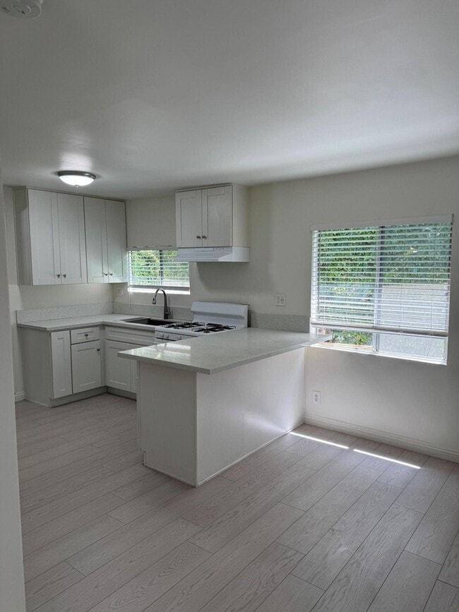 property at 156 S Roosevelt Ave