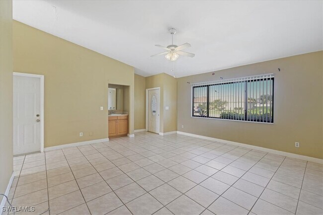 233 SE 1st Ave in Cape Coral, FL - Building Photo - Building Photo