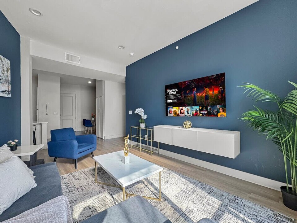 310 N Malcolm X Blvd in Dallas, TX - Building Photo