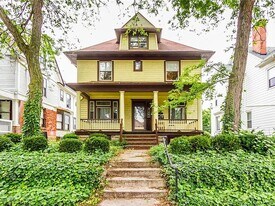 209 S Goodman St in Rochester, NY - Building Photo