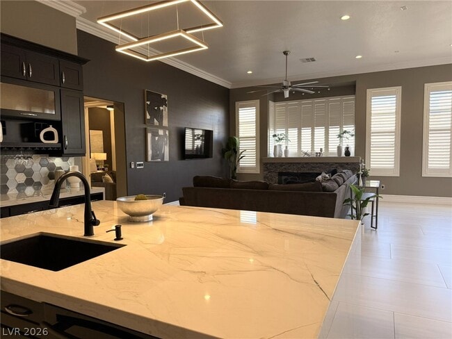 394 Highland Hills Ct in Las Vegas, NV - Building Photo - Building Photo