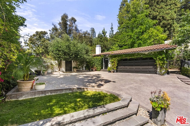 9559 Sherwood Forest Ln in Beverly Hills, CA - Building Photo - Building Photo