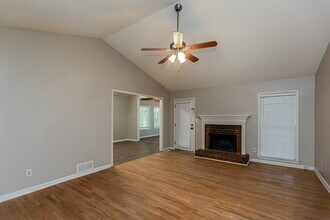 3604 Spring Leaf Ln in Acworth, GA - Foto de edificio - Building Photo