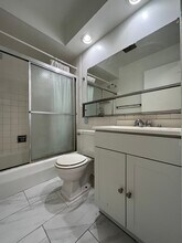 516 W Melrose St, Unit 503 in Chicago, IL - Foto de edificio - Building Photo