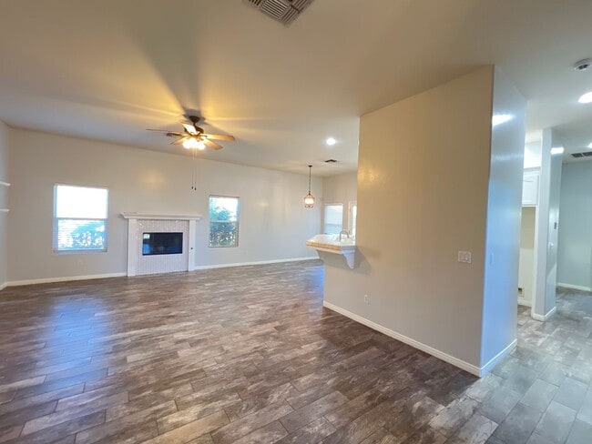 5402 Headlands Dr in Bakersfield, CA - Building Photo - Building Photo