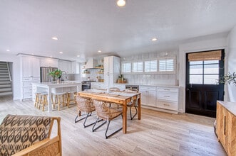 234 Prospect St in Newport Beach, CA - Foto de edificio - Building Photo