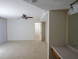 Seasons 3 in Springfield, MO - Building Photo