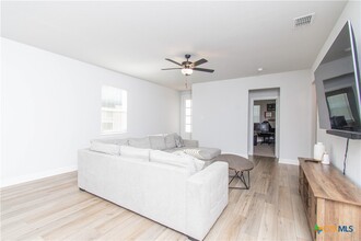 9223 Espadrille Run in Converse, TX - Building Photo - Building Photo