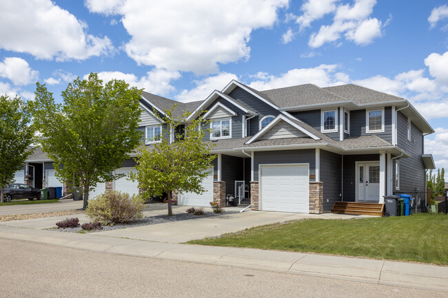 160 Larsen Cres in Red Deer, AB - Building Photo - Building Photo