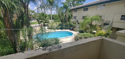 465 Swallow Dr in Miami Springs, FL - Building Photo - Building Photo