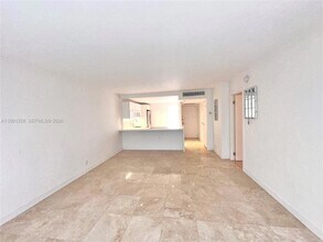 3301 N Country Club Dr, Unit 410 in Aventura, FL - Building Photo - Building Photo