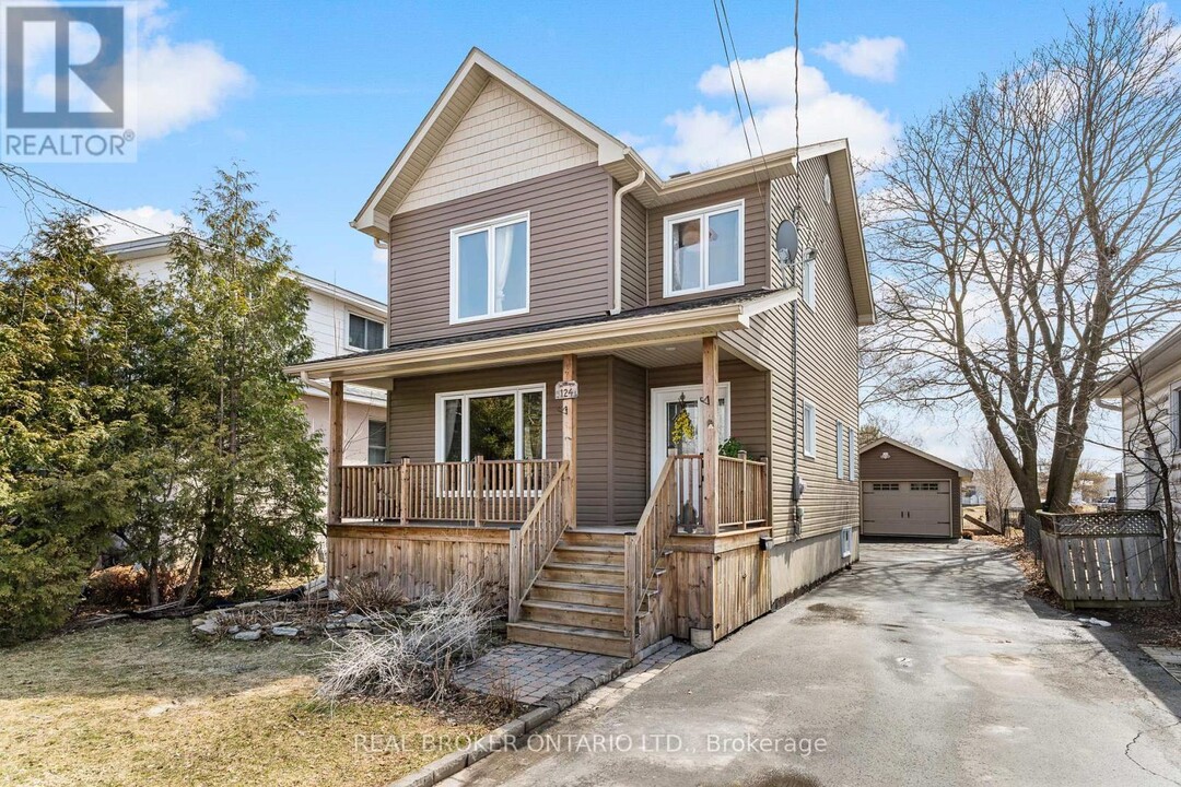 124 Arthur St in Carleton Place, ON - Building Photo