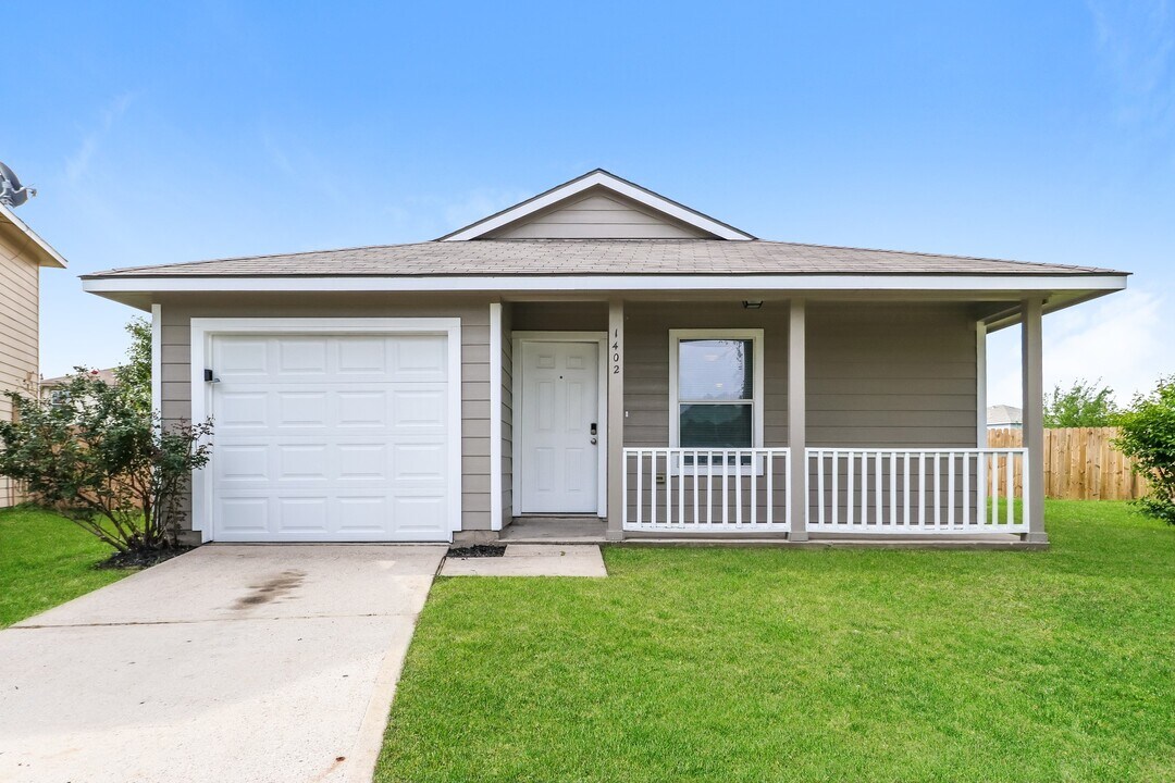 1402 Swansfield Ln in Houston, TX - Building Photo