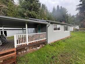 48015 W 2nd St in Oakridge, OR - Building Photo - Building Photo