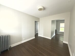 3351 W Sunnyside Ave in Chicago, IL - Building Photo - Building Photo