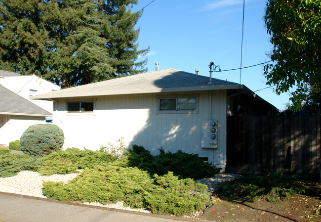 1026 King St in Santa Rosa, CA - Building Photo - Building Photo