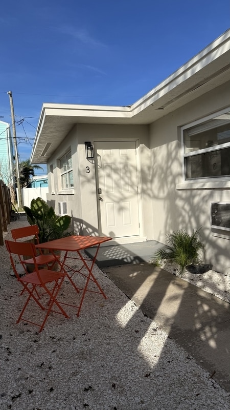 13378 1st St E in Madeira Beach, FL - Building Photo - Building Photo