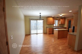 13747 214th Ave NW in Elk River, MN - Foto de edificio - Building Photo