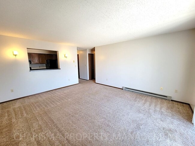1018 Southland Ln in Brookings, SD - Building Photo - Building Photo