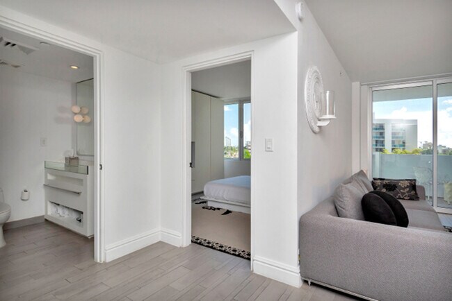 1100 West Ave, Unit Bay view balcony Suite 4 in Miami Beach, FL - Foto de edificio - Building Photo