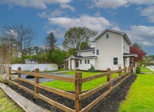 4407 Albany Post Rd in Hyde Park, NY - Building Photo - Building Photo