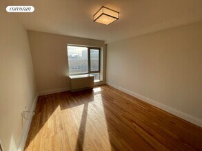 885 Grand St in Brooklyn, NY - Foto de edificio - Building Photo