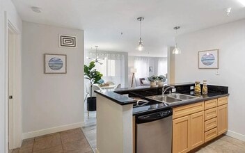 6400 Christie Ave, Unit 4202 in Emeryville, CA - Building Photo - Building Photo