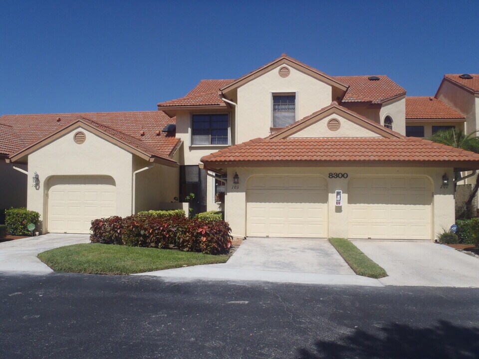 8300 Waterline Dr in Boynton Beach, FL - Building Photo