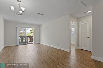 493 NW 43rd St in Oakland Park, FL - Building Photo - Building Photo