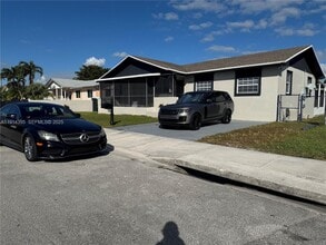 22105 SW 113th Pl in Miami, FL - Building Photo - Building Photo