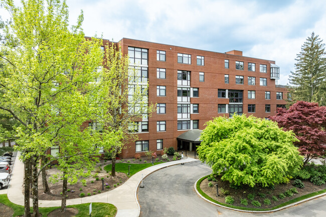 Hampton Place in Chestnut Hill, MA - Foto de edificio - Building Photo