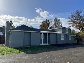 2625 Front St NE in Salem, OR - Building Photo