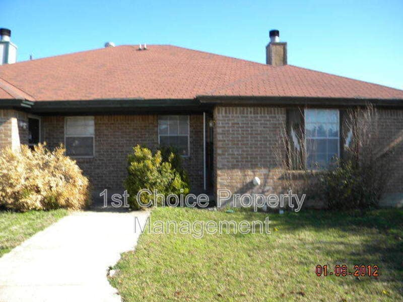 996 Meadow Cir S in Keller, TX - Building Photo