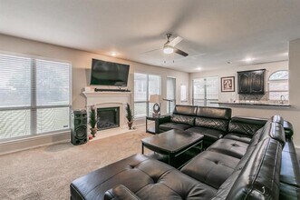 210 Warbler Dr in Desoto, TX - Building Photo - Building Photo