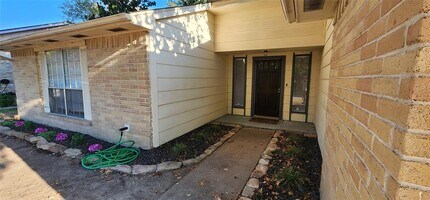 16755 Maplemont Dr in Houston, TX - Building Photo - Building Photo