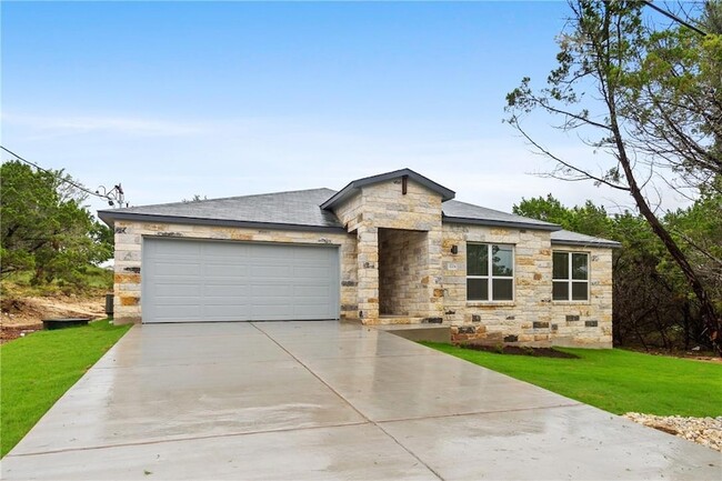 3704 Stillwood Ln in Lago Vista, TX - Foto de edificio - Building Photo
