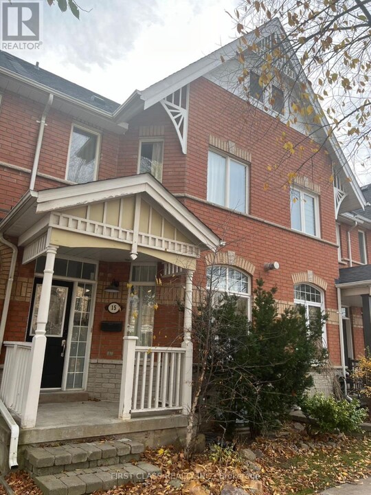 15 White's Hill Ave in Markham, ON - Building Photo