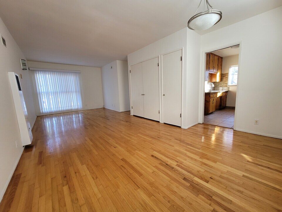 2364 Walgrove Ave, Unit 5 in Los Angeles, CA - Foto de edificio