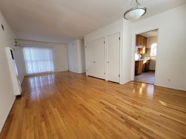 2364 Walgrove Ave, Unit 5