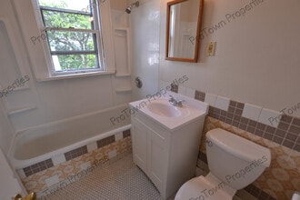 511 W Jefferson St, Unit 3 in Joliet, IL - Building Photo - Building Photo